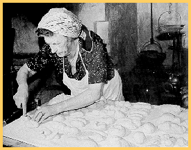 donna che lavora il pane